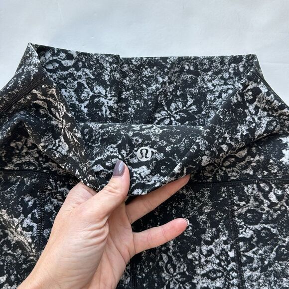 Lululemon Women’s 6 Wunder Under Crop *Scallop 23" Achromatize Ice Grey Black - Picture 11 of 16